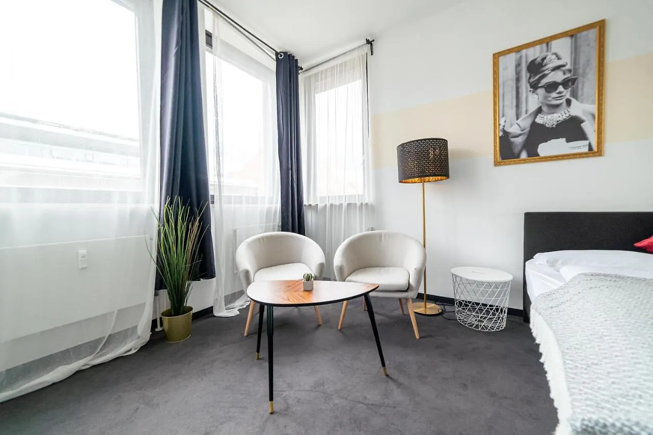 Full House Hostel Nurnberg - Shared Bath & Kitchen Germany
