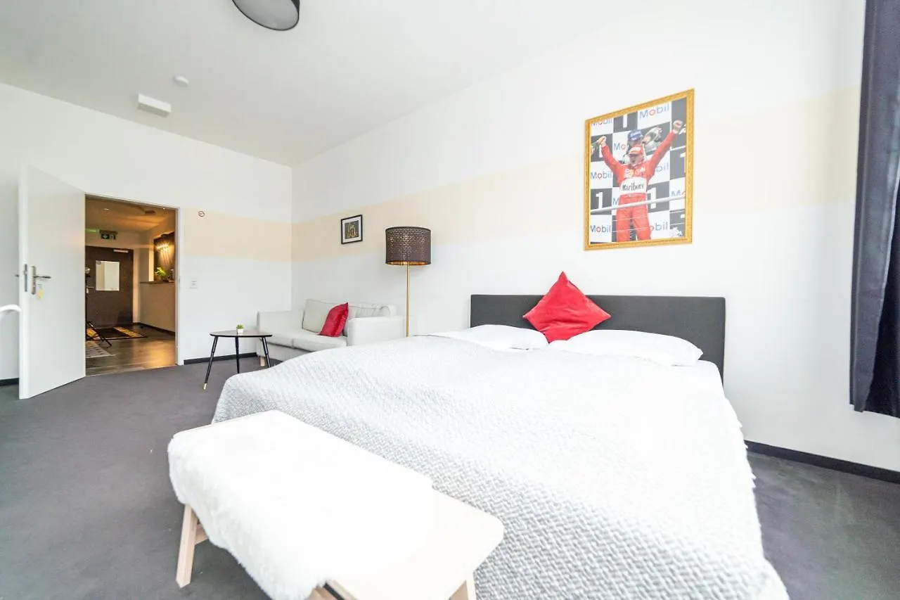 Full House Hostel Nurnberg - Shared Bath & Kitchen 0*, Nuremberg Germany