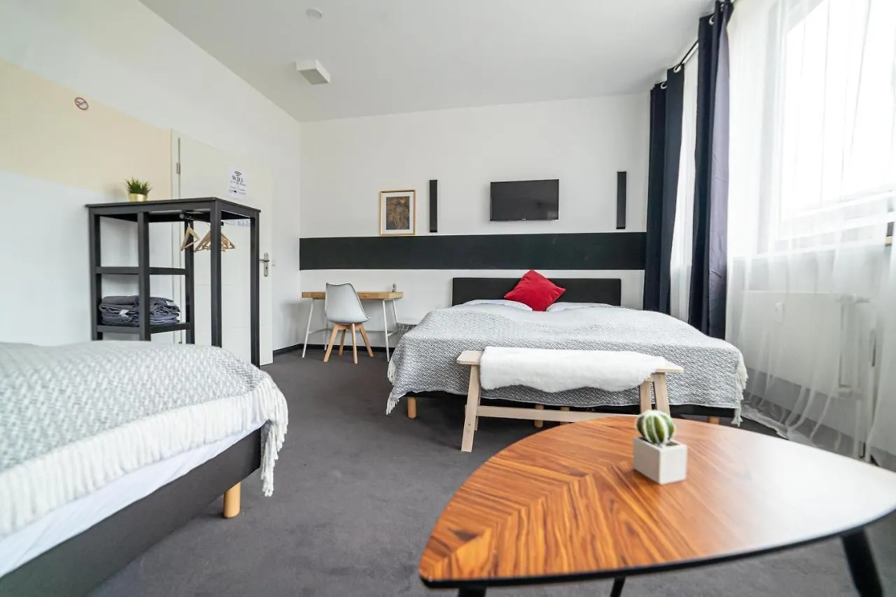 Full House Hostel Nurnberg - Shared Bath & Kitchen Aparthotel Nuremberg
