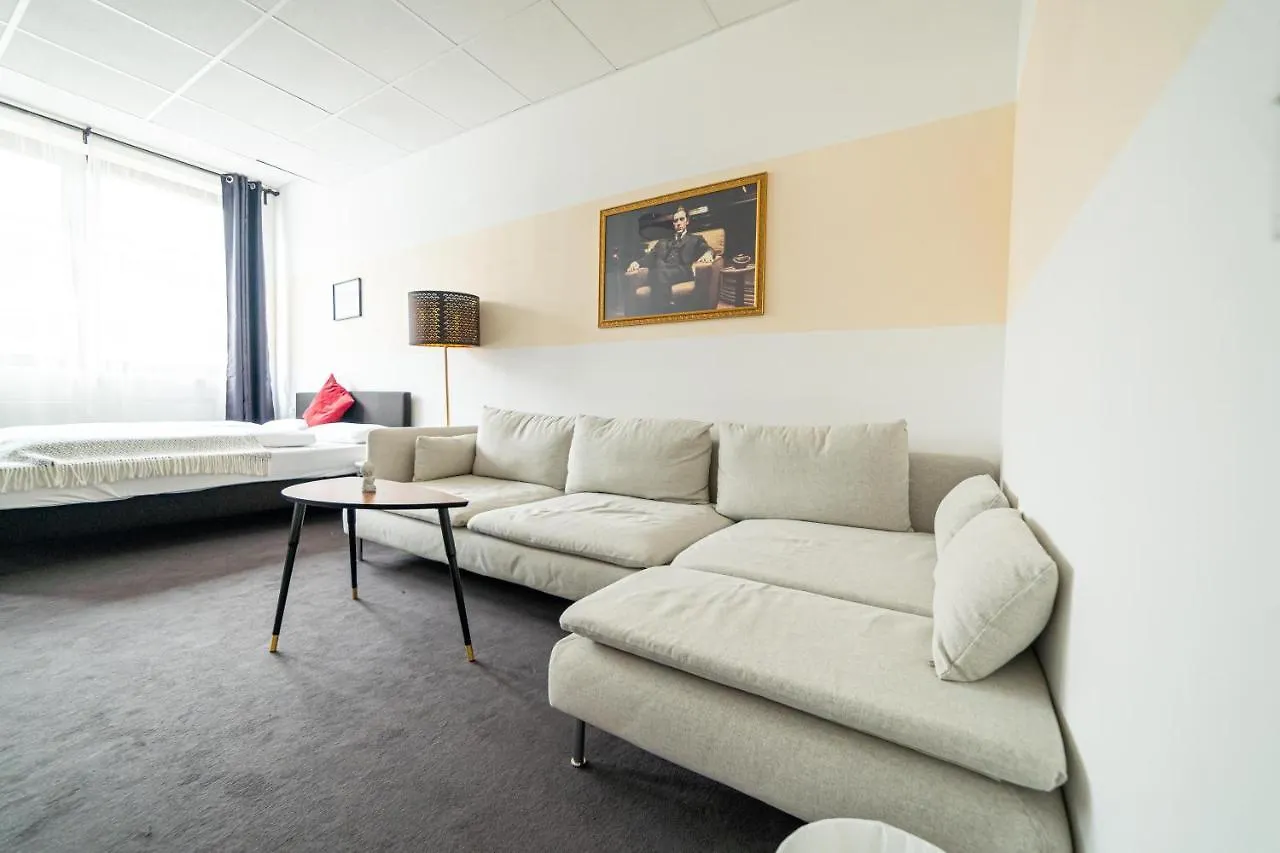 Full House Hostel Nurnberg - Shared Bath & Kitchen