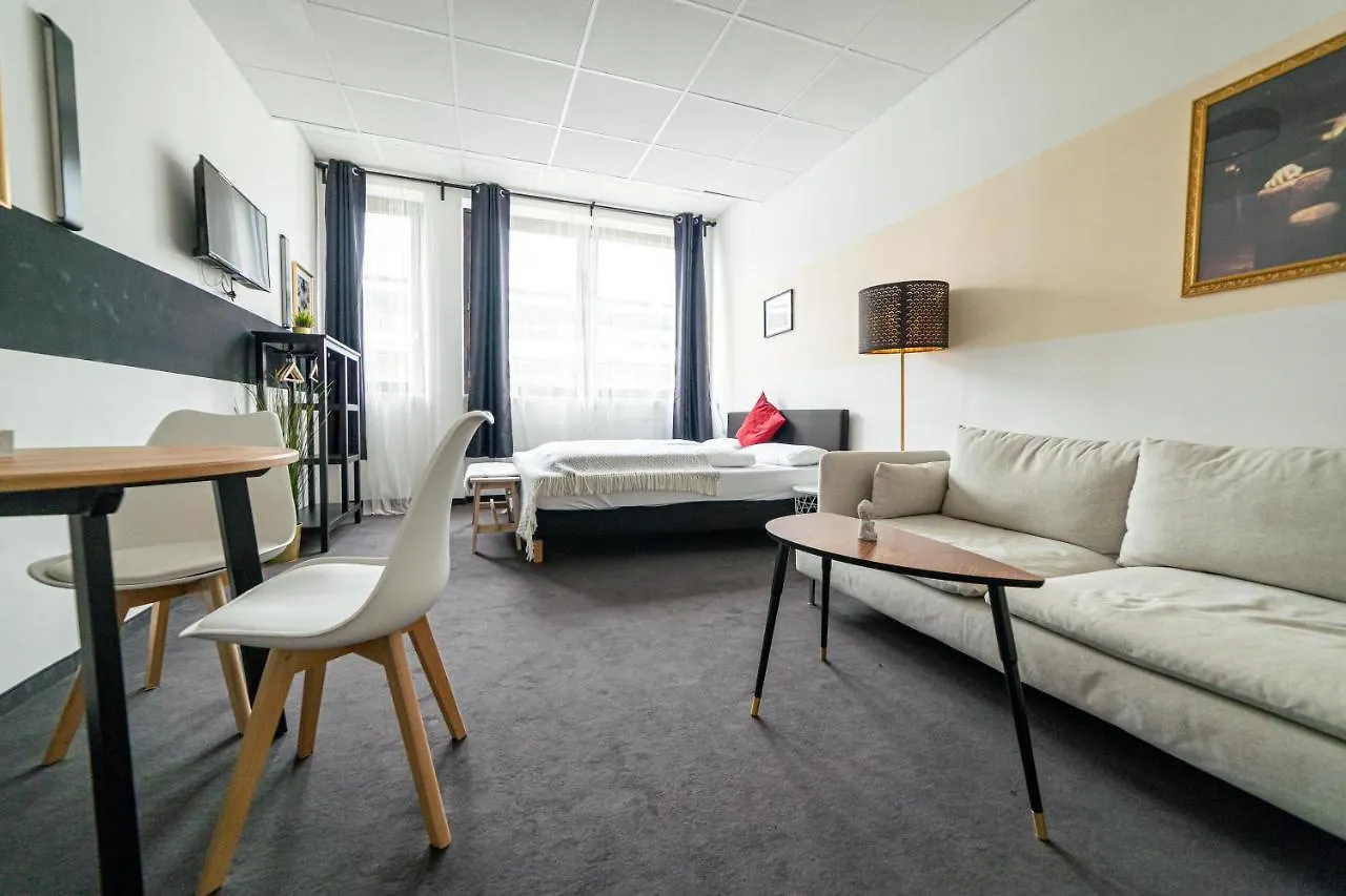 Full House Hostel Nurnberg - Shared Bath & Kitchen Aparthotel Nuremberg
