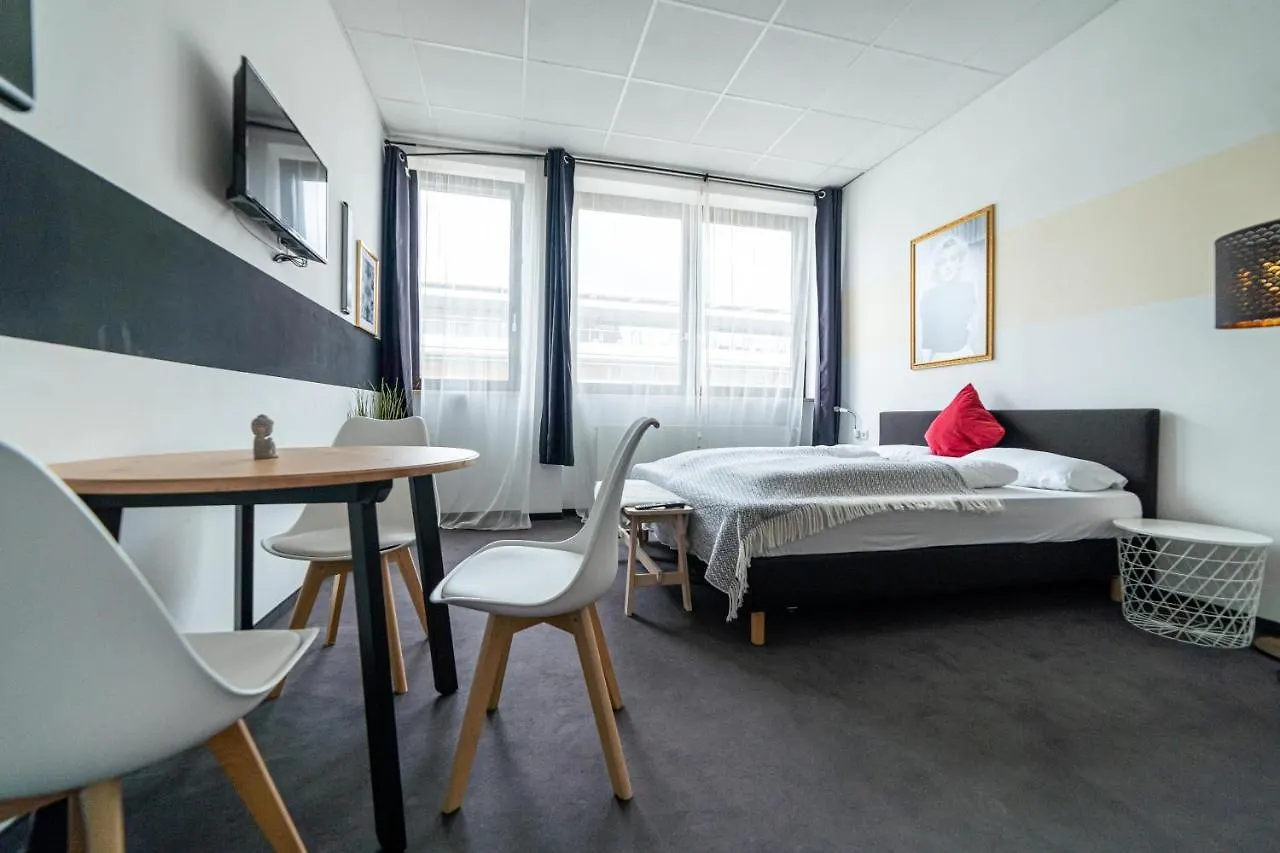 Full House Hostel Nurnberg - Shared Bath & Kitchen Aparthotel