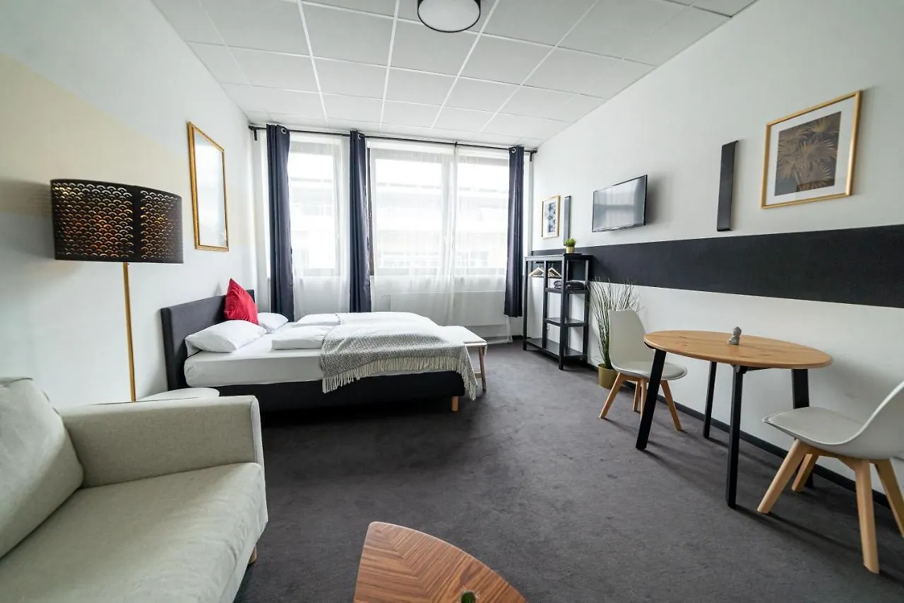 Full House Hostel Nurnberg - Shared Bath & Kitchen Nuremberg
