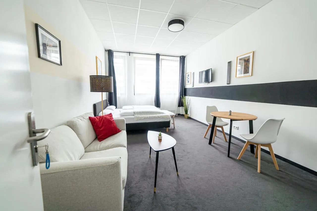 Full House Hostel Nurnberg - Shared Bath & Kitchen 0*, Nuremberg