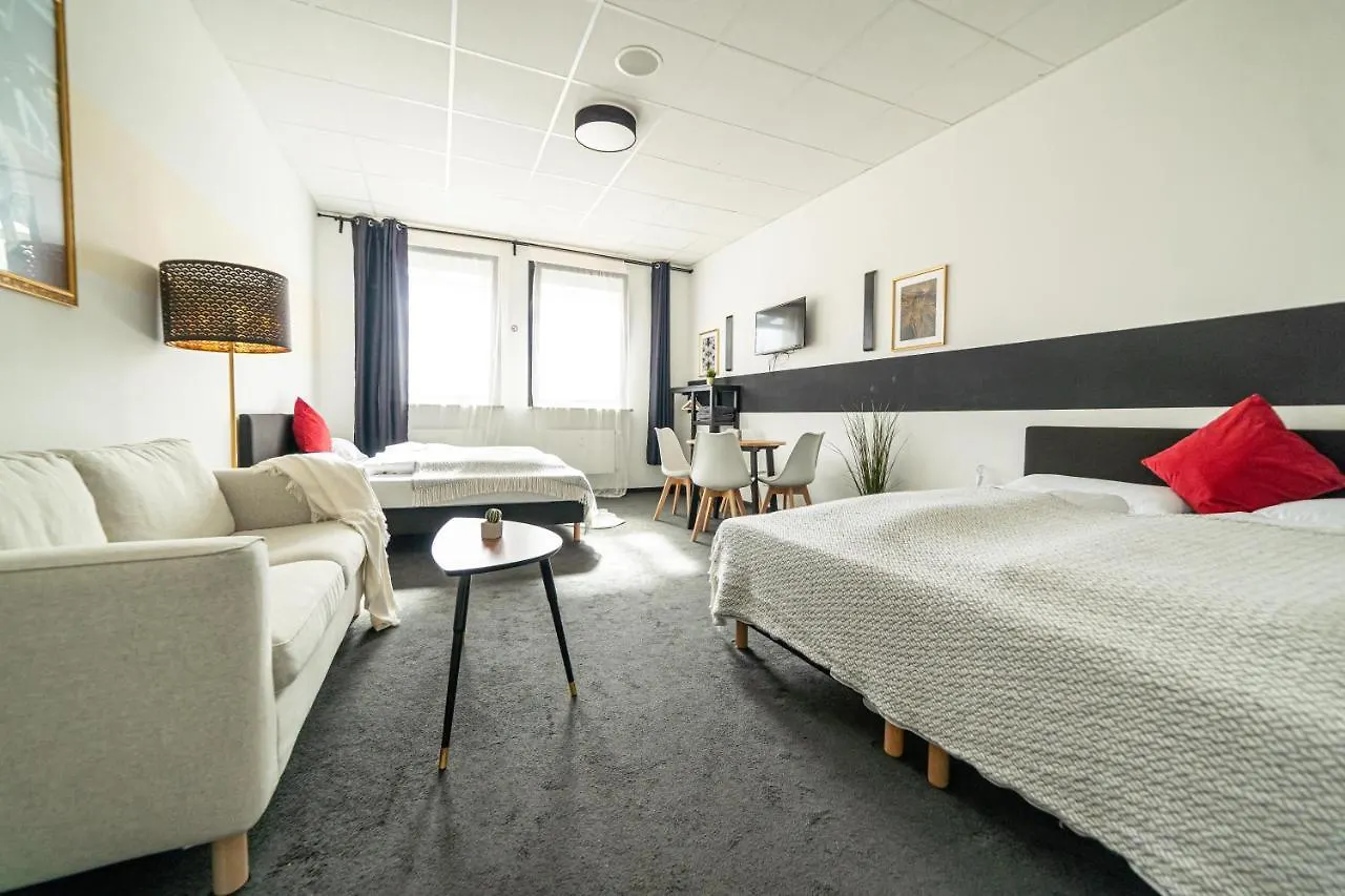 Full House Hostel Nurnberg - Shared Bath & Kitchen 0*, Nuremberg