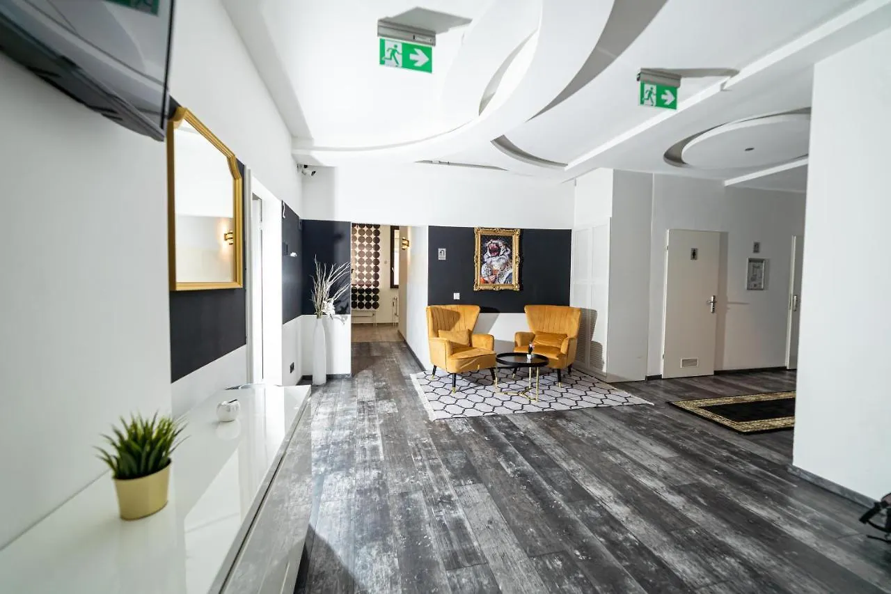 Full House Hostel Nurnberg - Shared Bath & Kitchen