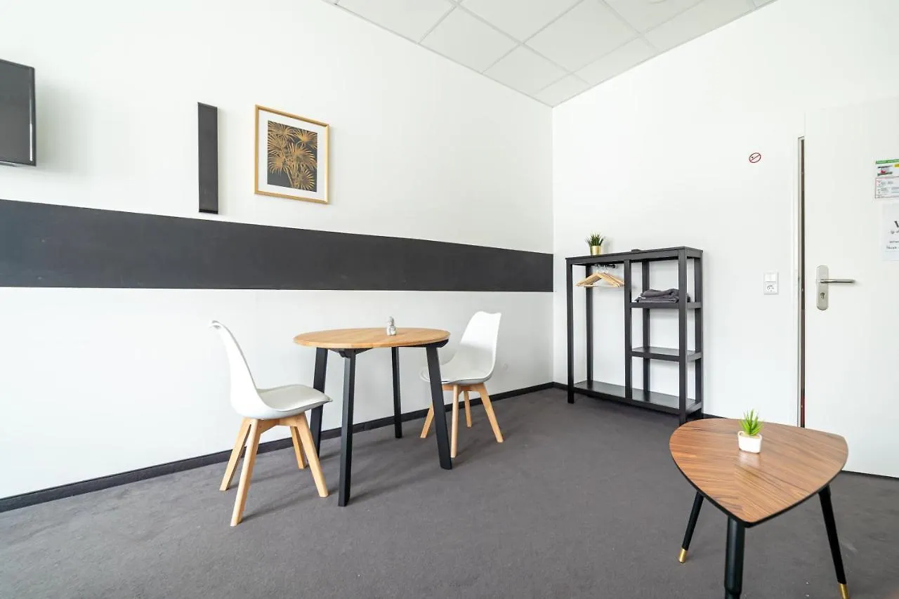 Full House Hostel Nurnberg - Shared Bath & Kitchen