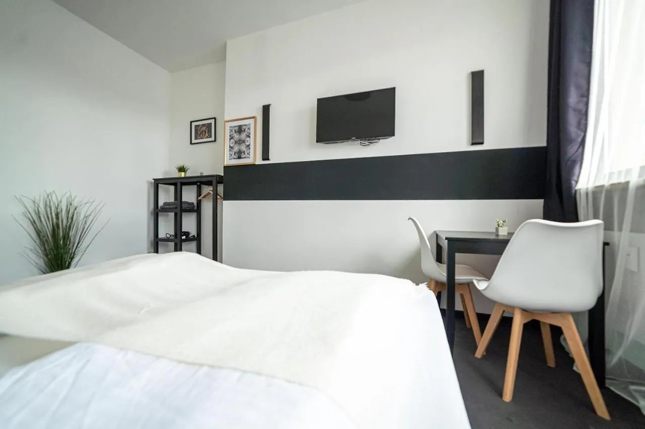 Full House Hostel Nurnberg - Shared Bath & Kitchen Germany