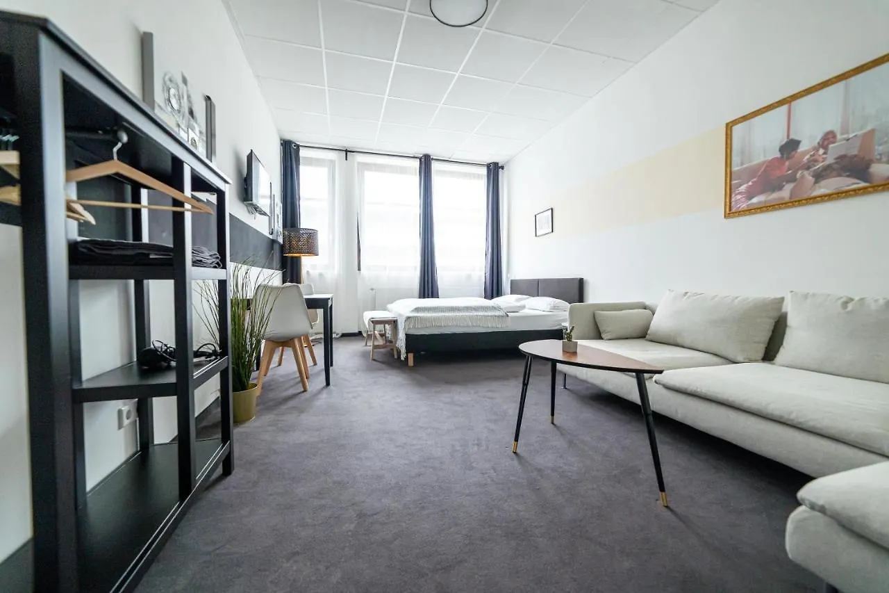 Full House Hostel Nurnberg - Shared Bath & Kitchen Nuremberg