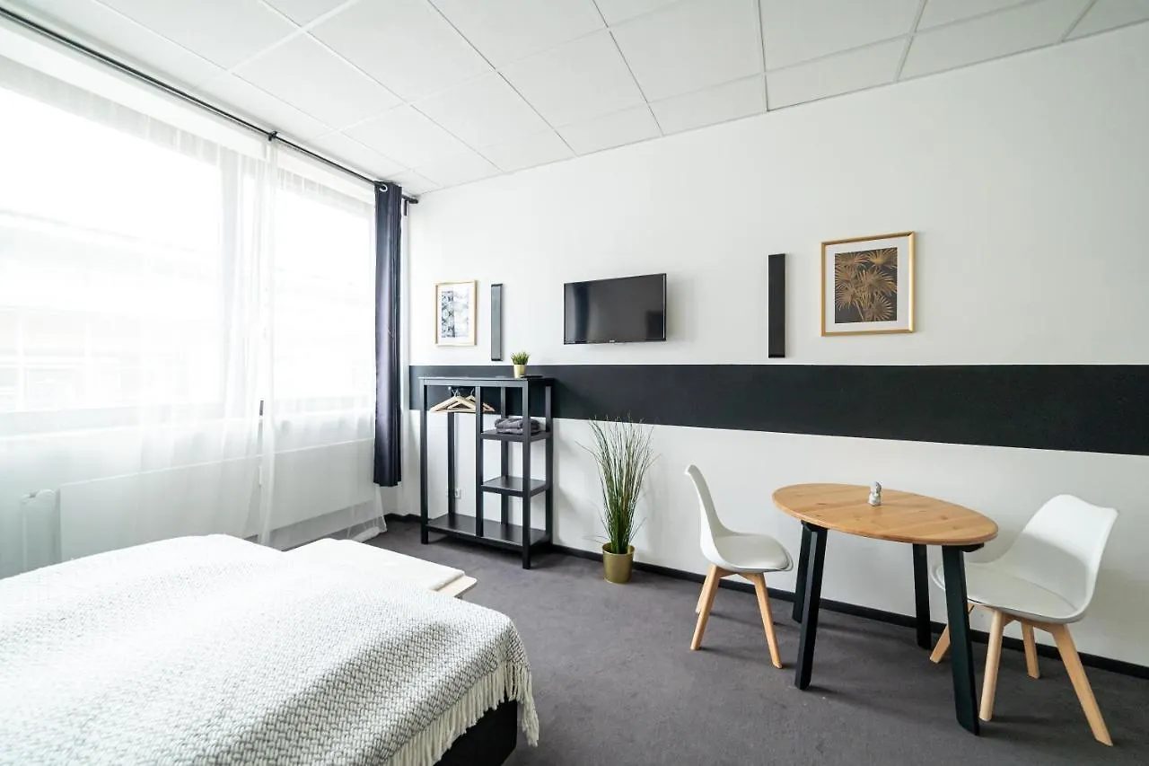 Full House Hostel Nurnberg - Shared Bath & Kitchen 0*, Nuremberg Germany