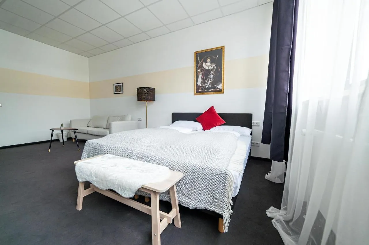 Full House Hostel Nurnberg - Shared Bath & Kitchen