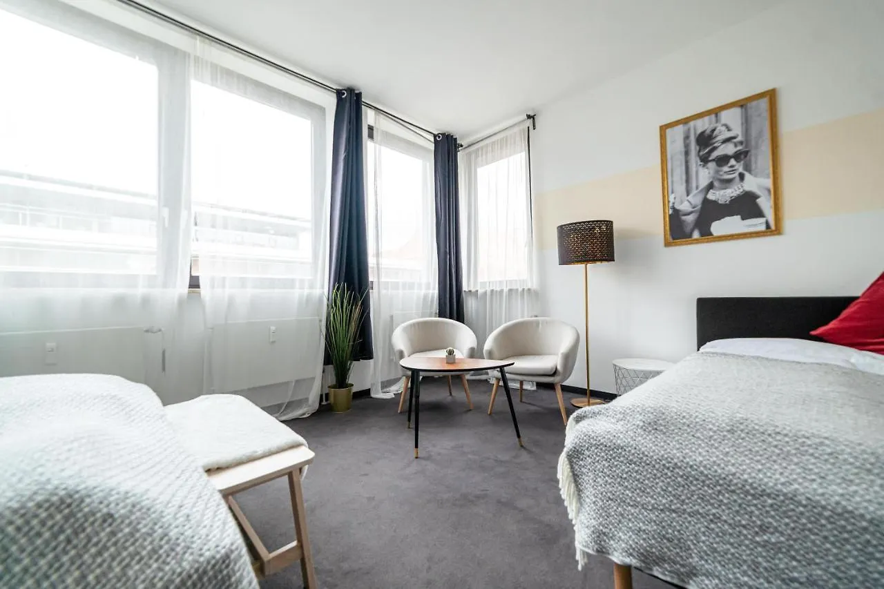 Full House Hostel Nurnberg - Shared Bath & Kitchen