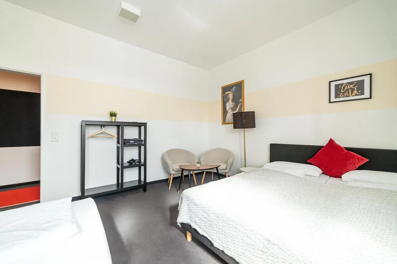 Full House Hostel Nurnberg - Shared Bath & Kitchen 0*, Nuremberg