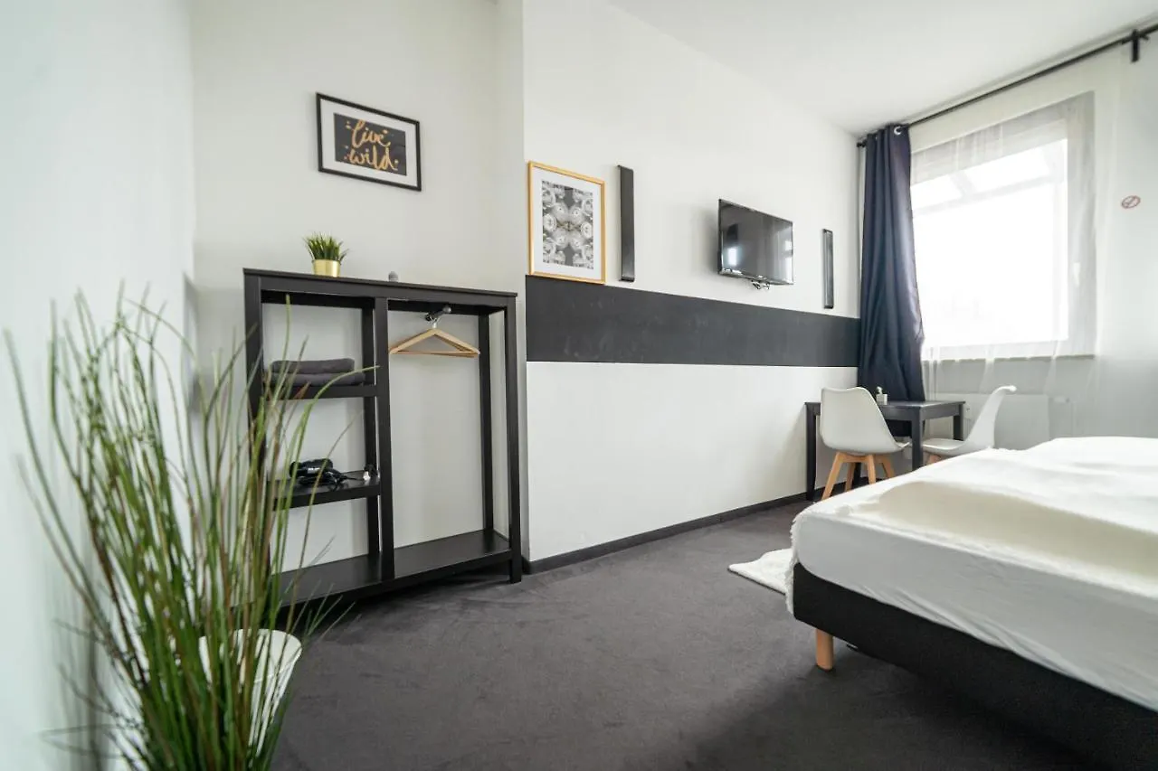 Aparthotel Full House Hostel Nurnberg - Shared Bath & Kitchen